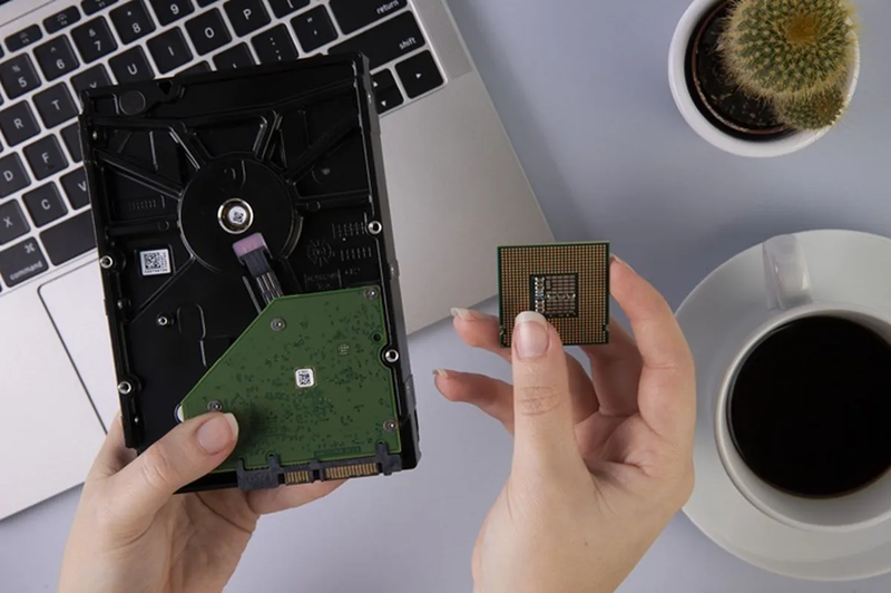 close-up-hands-holding-hardware