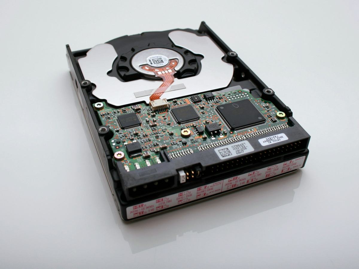 Perbedaan Mode Storage: Mengenal Legacy BIOS, UEFI, IDE, AHCI, dan RAID